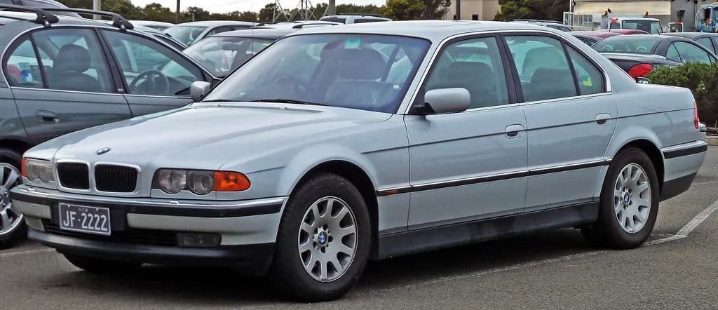 BMW 740IL/Ila 1996 | OSX | Public domain | commons.wikimedia.org