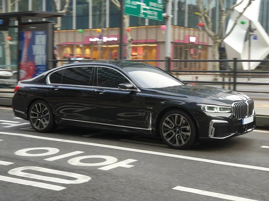 BMW 745LE 2022 | Damian B Oh | CC BY-SA 4.0 | commons.wikimedia.org