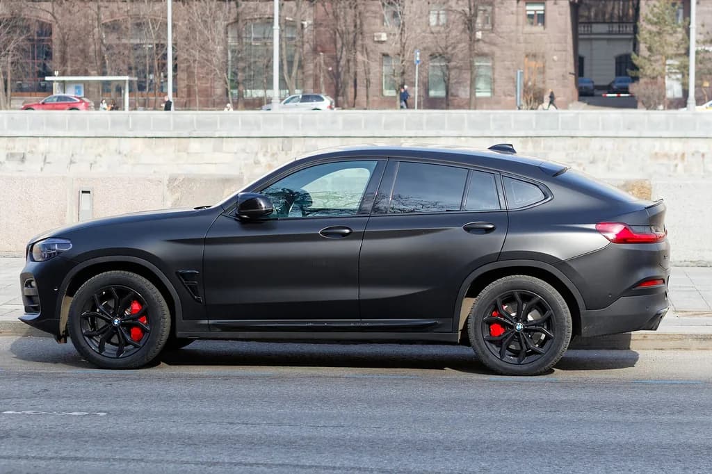 BMW X4 2026 | Retired electrician | CC0 | commons.wikimedia.org