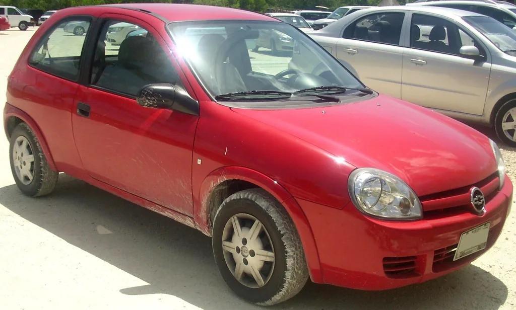 Chevrolet Corsa Hatchback 2004 | Bull-Doser | Public domain | commons.wikimedia.org