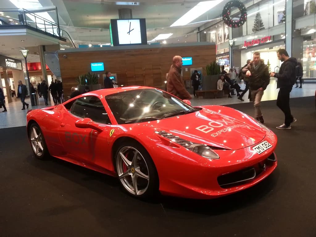 Ferrari 458 2015 | nakhon100 | CC BY 2.0 | commons.wikimedia.org