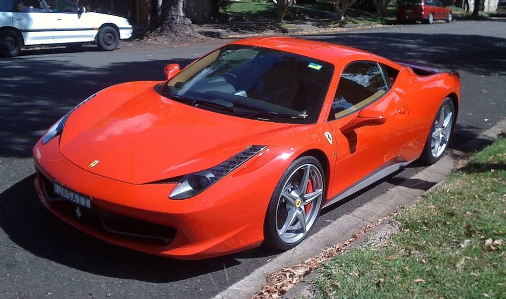 Ferrari F458 2015 | Pineapple fez | CC BY-SA 3.0 | commons.wikimedia.org