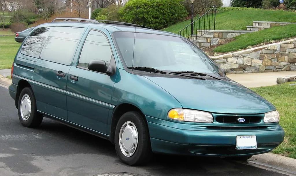 Ford Windstar 1995 | IFCAR | Public domain | commons.wikimedia.org