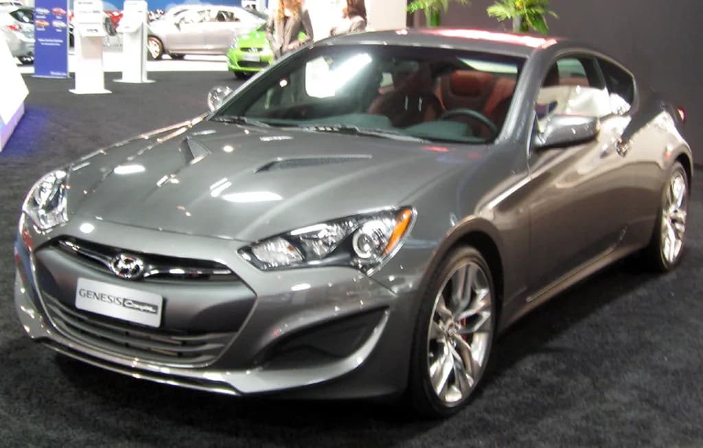 Hyundai Genesis 2013 | IFCAR | Public domain | commons.wikimedia.org