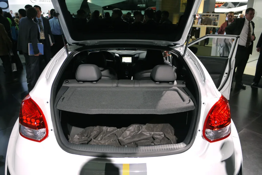 Hyundai Veloster 2013 | loubeat | CC BY 2.0 | commons.wikimedia.org