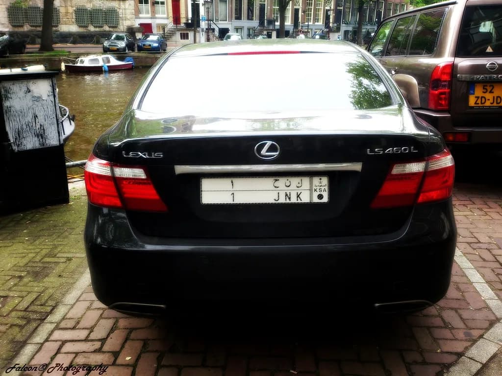 Lexus Ls-460L 2017 | Falcon® Photography from France | CC BY-SA 2.0 | commons.wikimedia.org