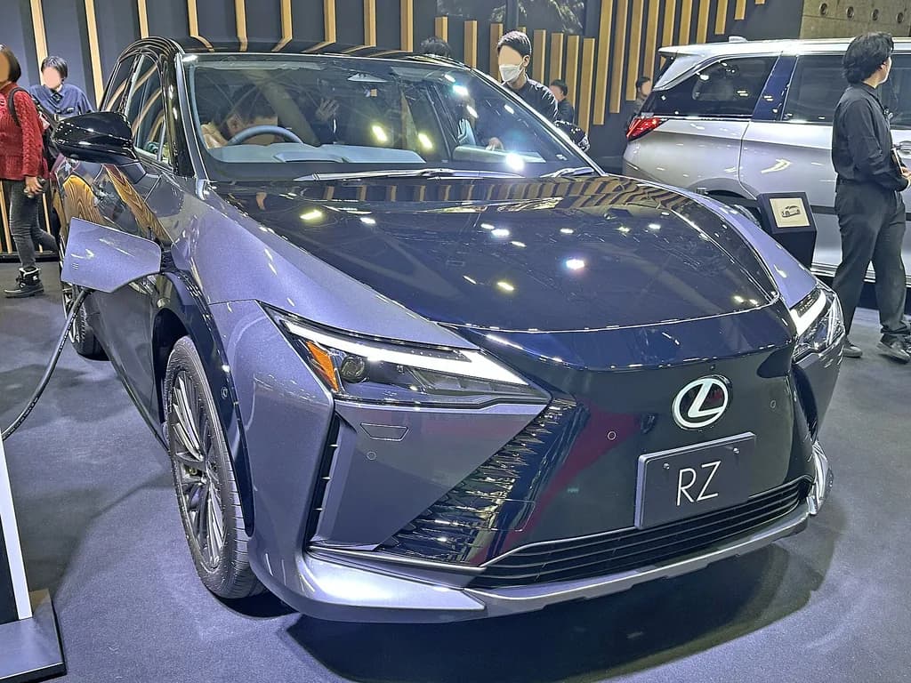 Lexus Rz 2026 | Tokumeigakarinoaoshima | CC BY-SA 4.0 | commons.wikimedia.org