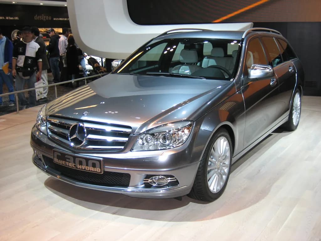 Mercedes-Benz C-300 2027 | 韋駄天狗 | CC BY-SA 3.0 | commons.wikimedia.org