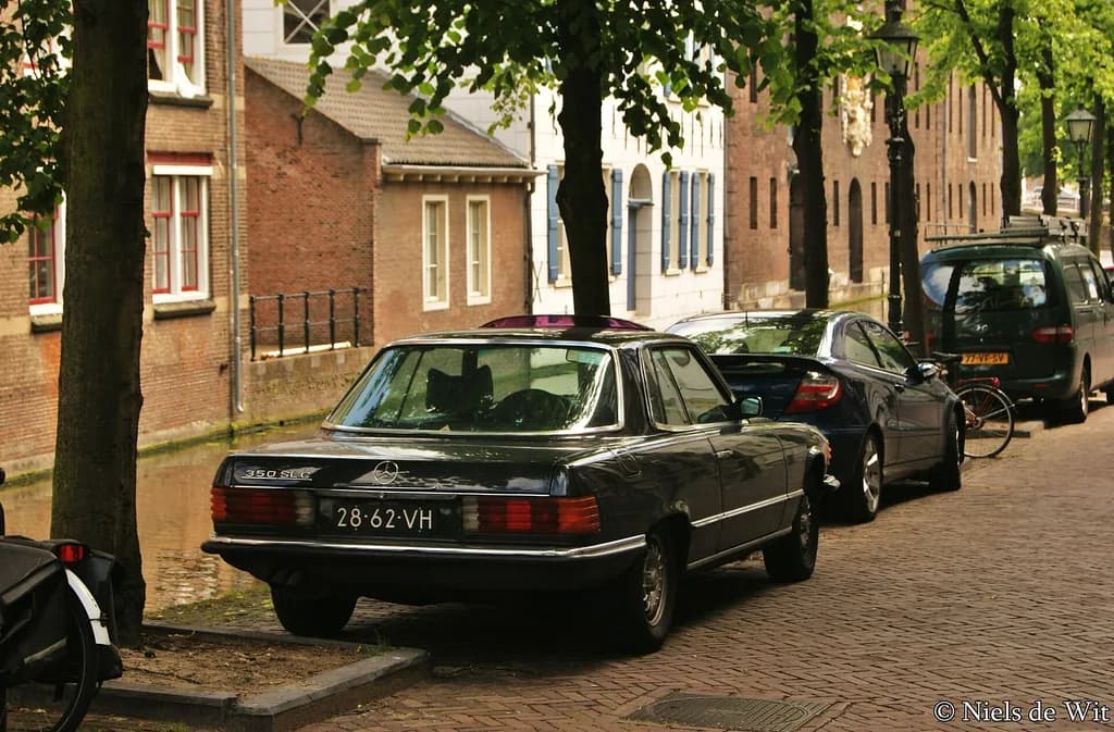 Mercedes-Benz E-350 2015 | Niels de Wit from Lunteren, The Netherlands | CC BY 2.0 | commons.wikimedia.org