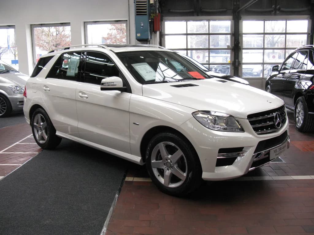 Mercedes-Benz Ml-350 2015 | nakhon100 | CC BY 2.0 | commons.wikimedia.org