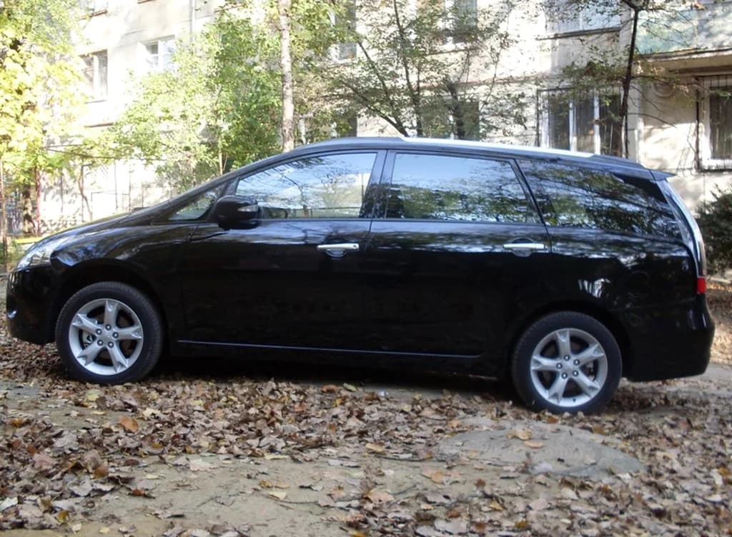 Mitsubishi Grandis 2008 | Giku (talk) | CC BY 3.0 | commons.wikimedia.org