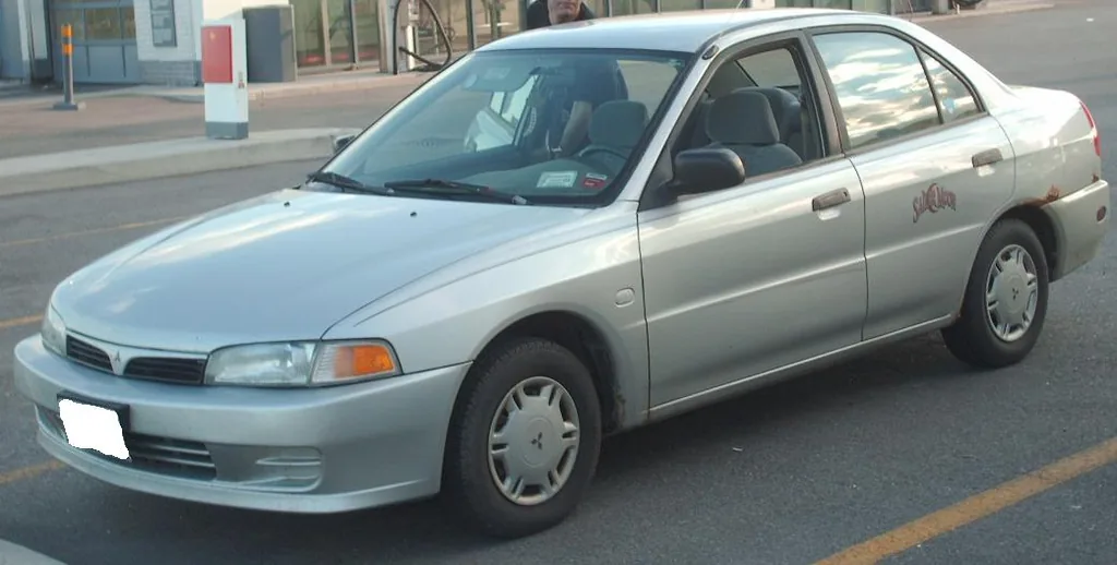 Mitsubishi Mirage 1995 | Bull-Doser | Public domain | commons.wikimedia.org