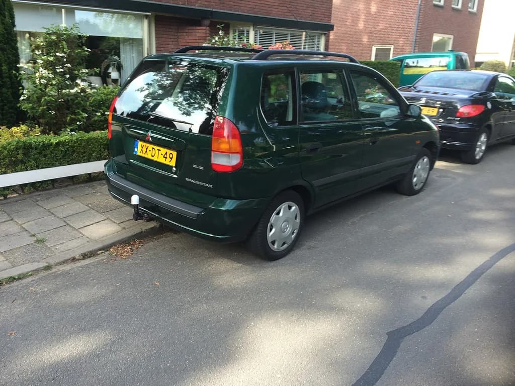 1999 Mitsubishi Space Wagon/ Glxi 2.4