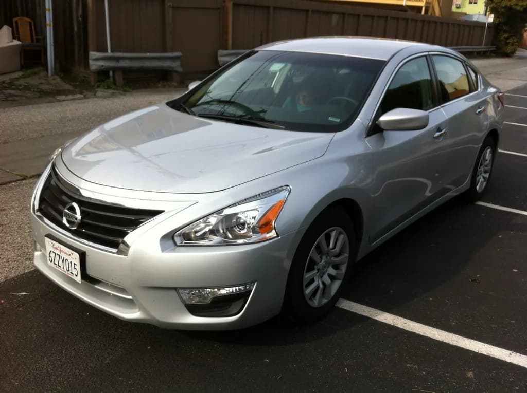 Nissan Altima 2014 | Nicolas STAMBACH | CC BY-SA 3.0 | commons.wikimedia.org