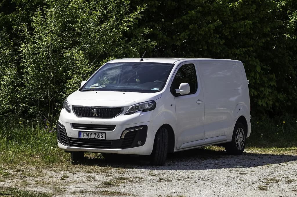 Peugeot E-Expert 2023 | Bene Riobó | CC BY-SA 4.0 | commons.wikimedia.org