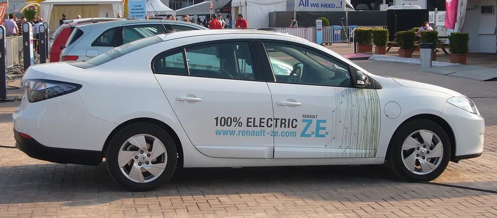 Renault Fluence Sedan 2018 | Overlaet | CC BY-SA 3.0 | commons.wikimedia.org