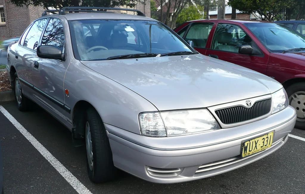 Toyota Avalon 1995 | OSX | Public domain | commons.wikimedia.org