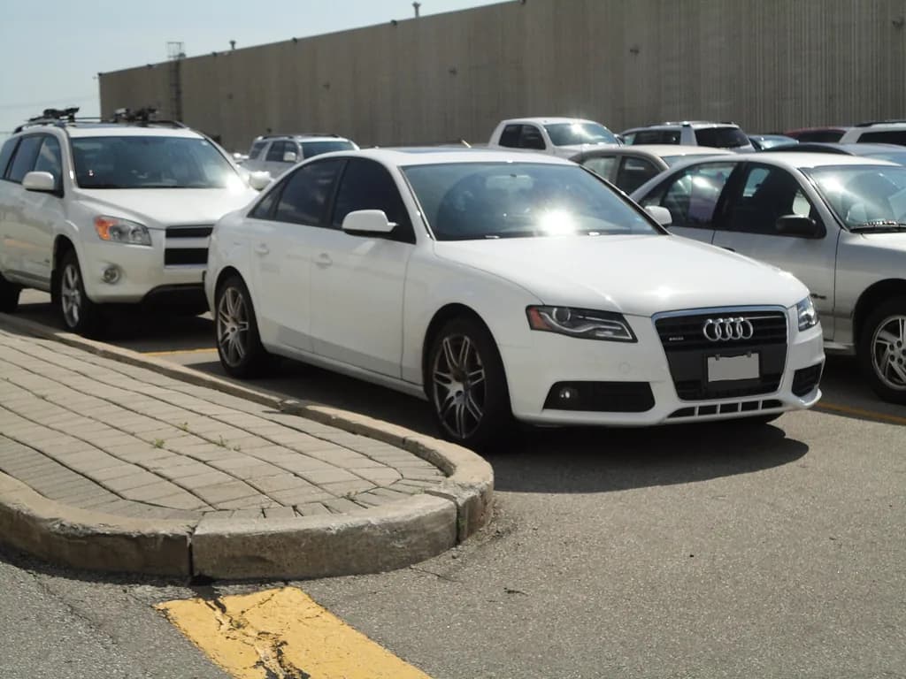 Audi A4 2014 | Dracolnyte | CC BY-SA 3.0 | commons.wikimedia.org
