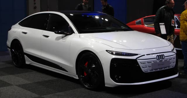 2026 Audi A6 Sport. E-tron Perf. Black (elétrico)