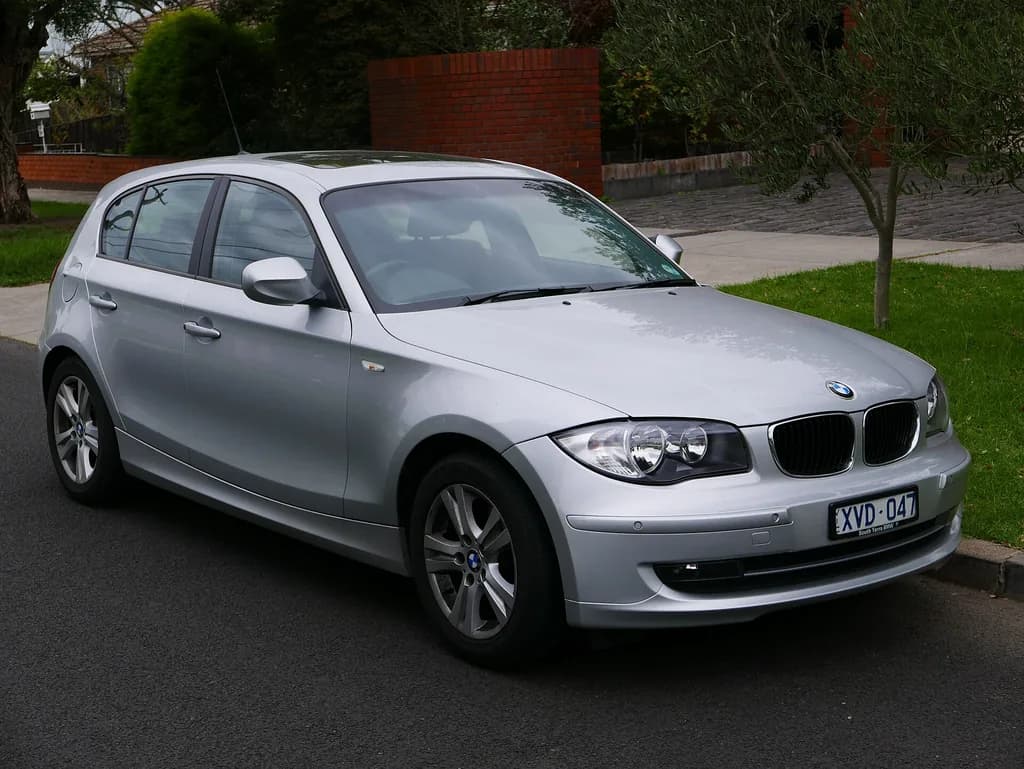 BMW 118IA 2015 | OSX | Public domain | commons.wikimedia.org