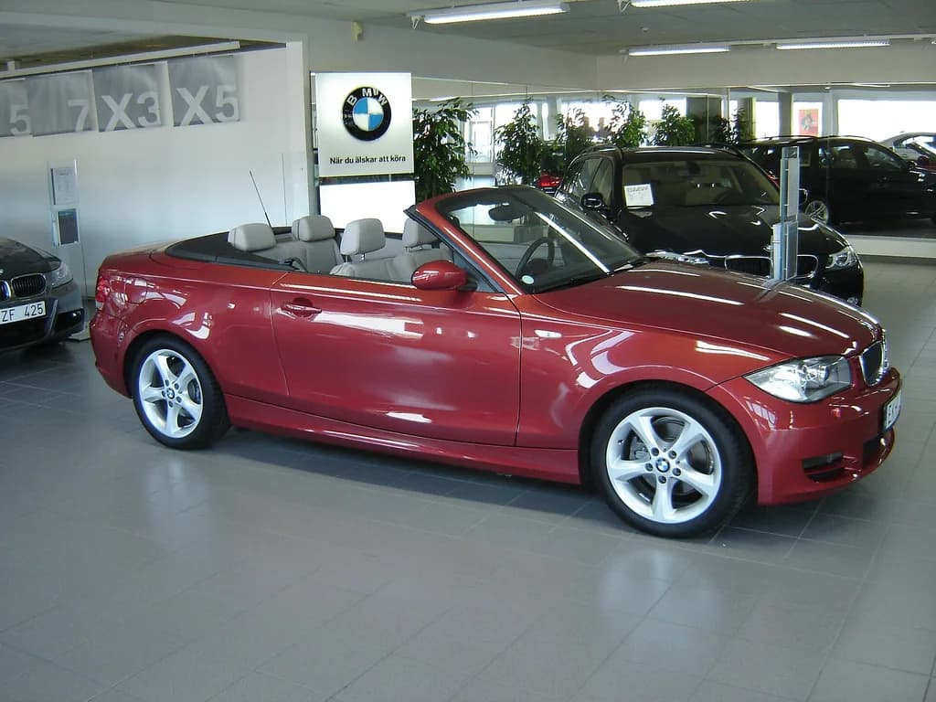 BMW 120I 2009 | nakhon100 | CC BY 2.0 | commons.wikimedia.org