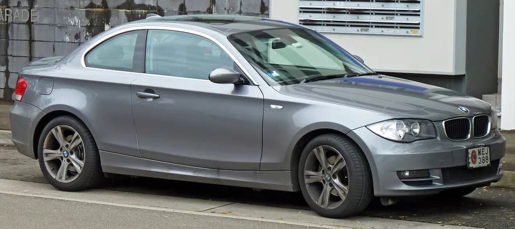 BMW 120IA 2008 | OSX | Public domain | commons.wikimedia.org