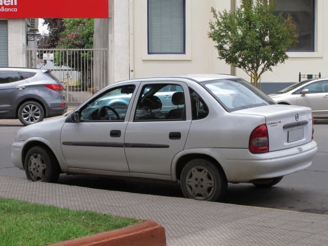2004 Chevrolet Corsa Sedan Sup./Classic 1.6 8V Aut/Mec