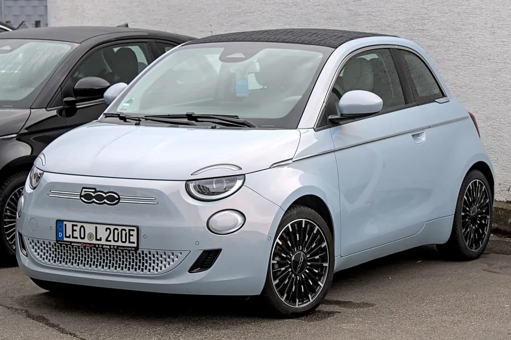 2022 Fiat 500E Icon (elétrico)