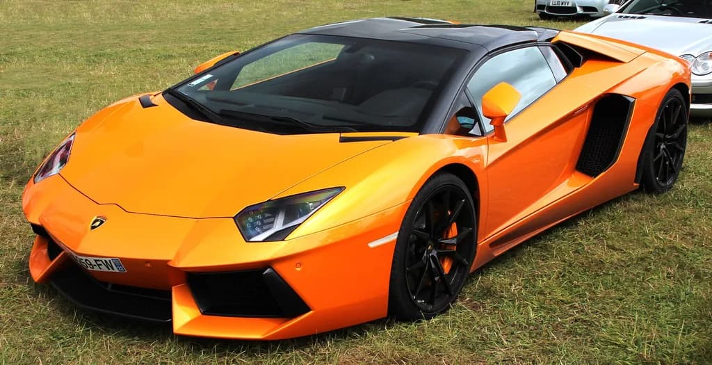 Lamborghini Aventador 2022 | MrWalkr | CC BY-SA 4.0 | commons.wikimedia.org