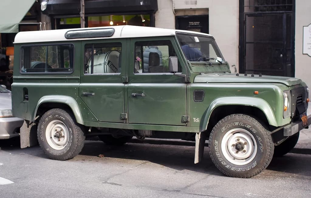 Land Rover Defender 1997 | Vetatur Fumare | CC BY-SA 2.0 | commons.wikimedia.org