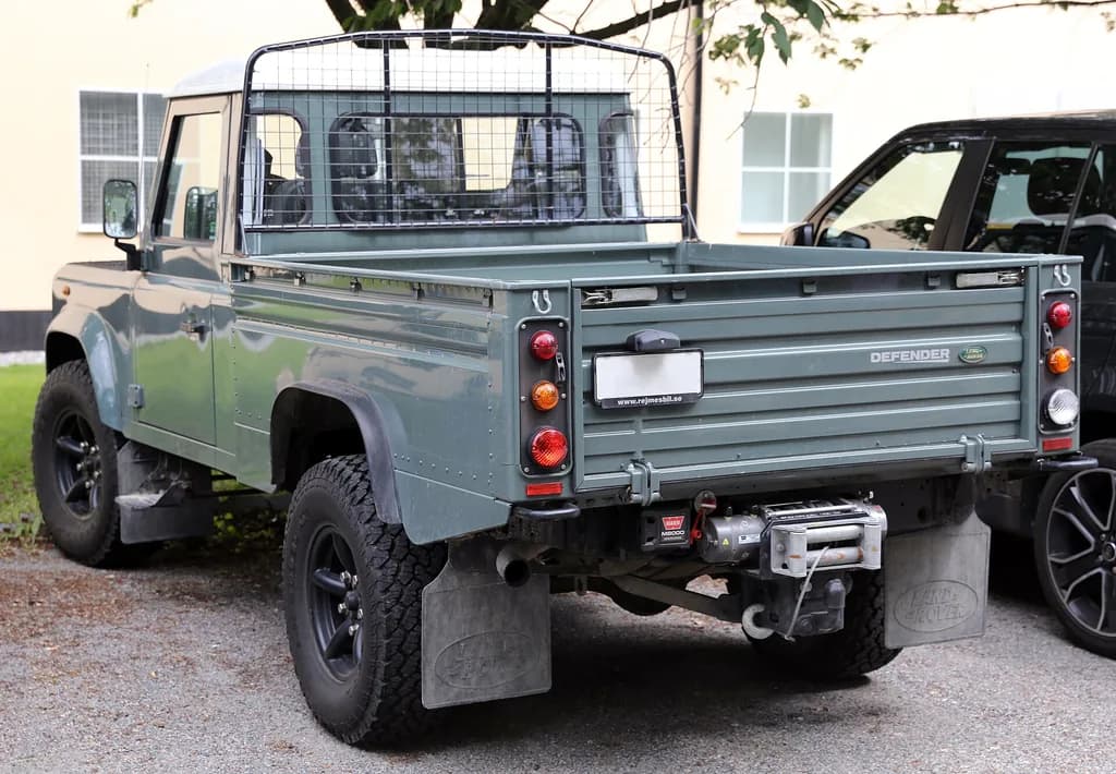 Land Rover Defender 2008 | Mr.choppers | CC BY-SA 3.0 | commons.wikimedia.org