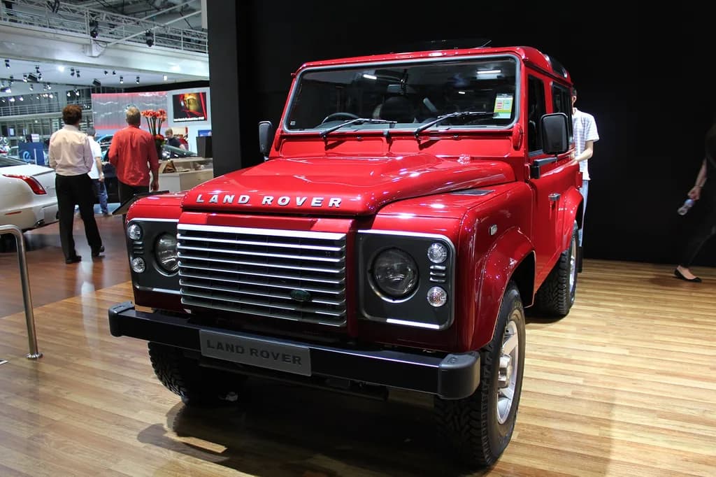 Land Rover Defender 2010 | Jeremy from Sydney, Australia | CC BY 2.0 | commons.wikimedia.org
