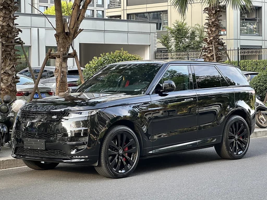 Land Rover Range Rover Sport 2022 | KitsuneDP | CC0 | commons.wikimedia.org