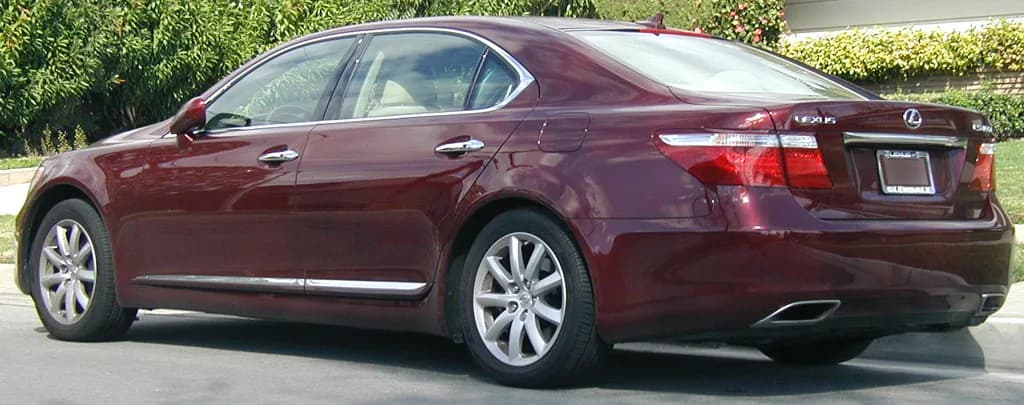 Lexus Ls-460L 2017 | Enigma3542002 at English Wikipedia | Public domain | commons.wikimedia.org
