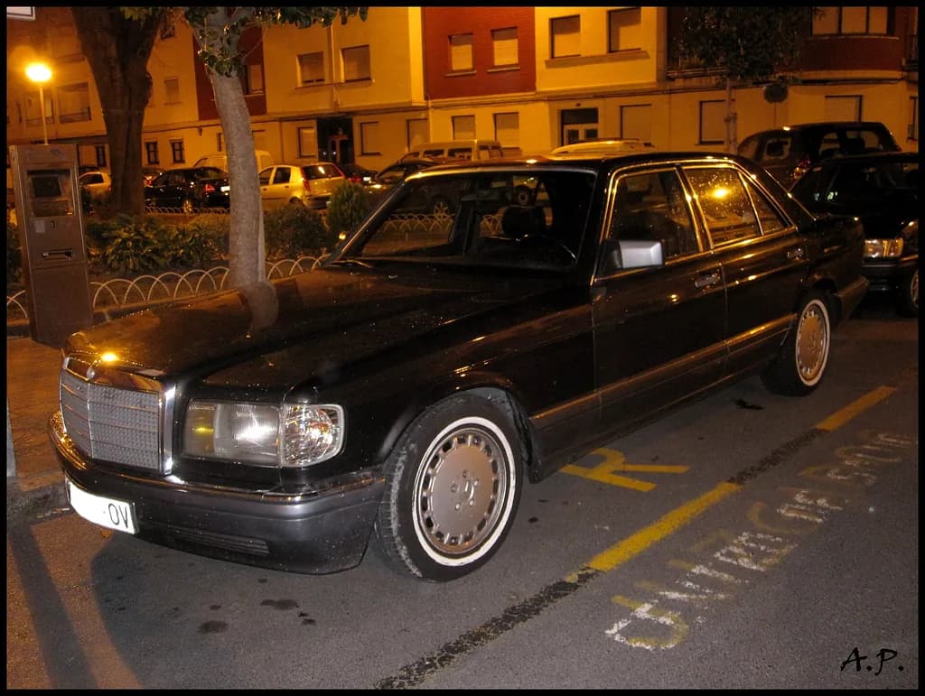 Mercedes-Benz 300-SE 1993 | Spanish Coches | CC BY 2.0 | commons.wikimedia.org
