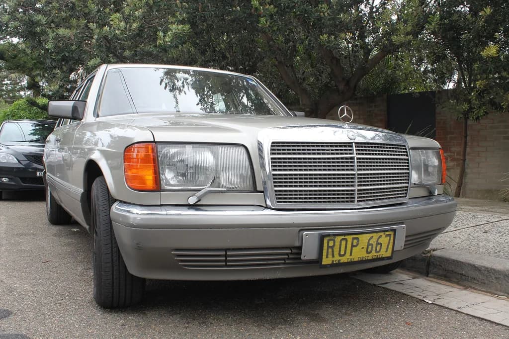 Mercedes-Benz 560-SEL 1992 | Jeremy from Sydney, Australia | CC BY 2.0 | commons.wikimedia.org