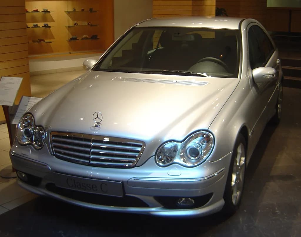 Mercedes-Benz Classe 2004 | David Monniaux | CC BY-SA 3.0 | commons.wikimedia.org