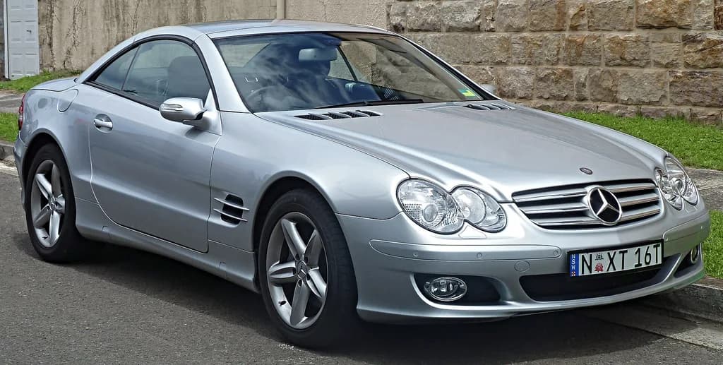 Mercedes-Benz E-350 2006 | OSX | Public domain | commons.wikimedia.org
