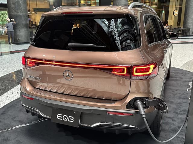 2026 Mercedes-Benz Eqb250+