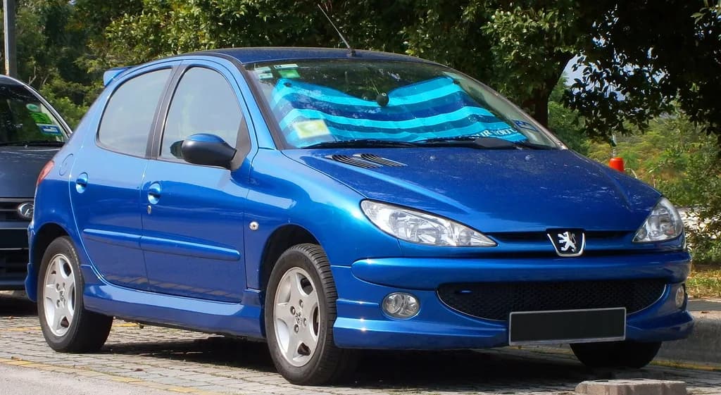 Peugeot 206 2010 | Aero777 | CC BY-SA 2.5 my | commons.wikimedia.org