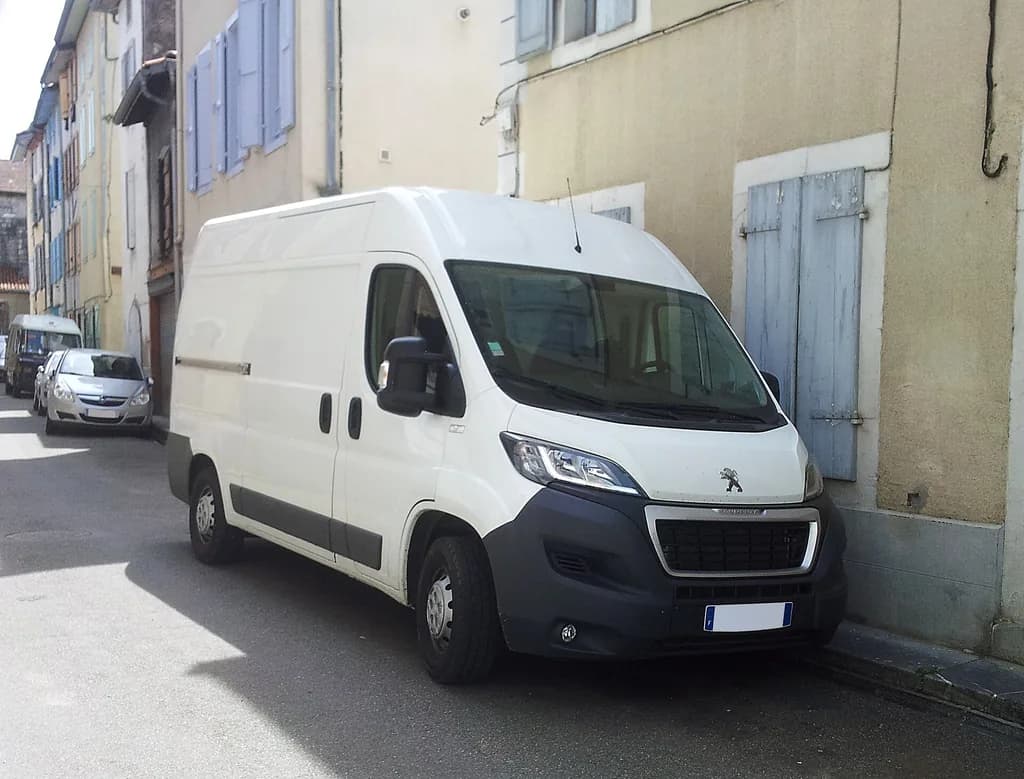 Peugeot Boxer 2016 | BarnCas | CC BY-SA 4.0 | commons.wikimedia.org