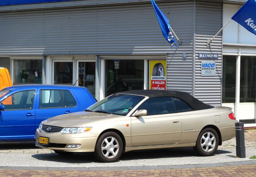 Toyota Camry 2004 | Rutger van der Maar | CC BY 2.0 | commons.wikimedia.org