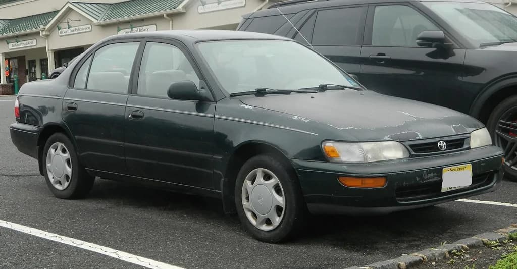 Toyota Corolla 1996 | BuickCentury04 | Public domain | commons.wikimedia.org