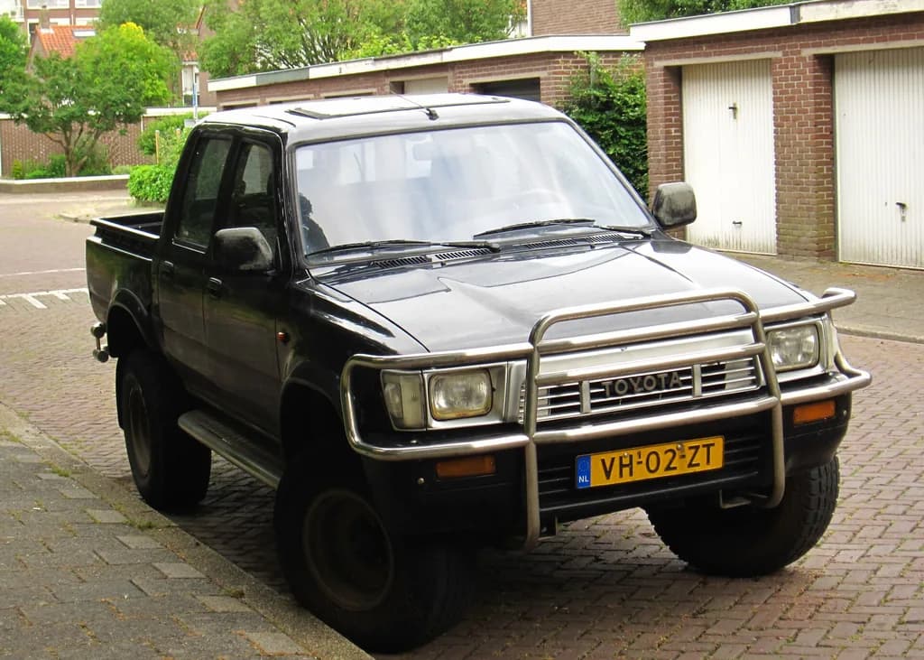 Toyota Hilux 1992 | Rutger van der Maar | CC BY 2.0 | commons.wikimedia.org