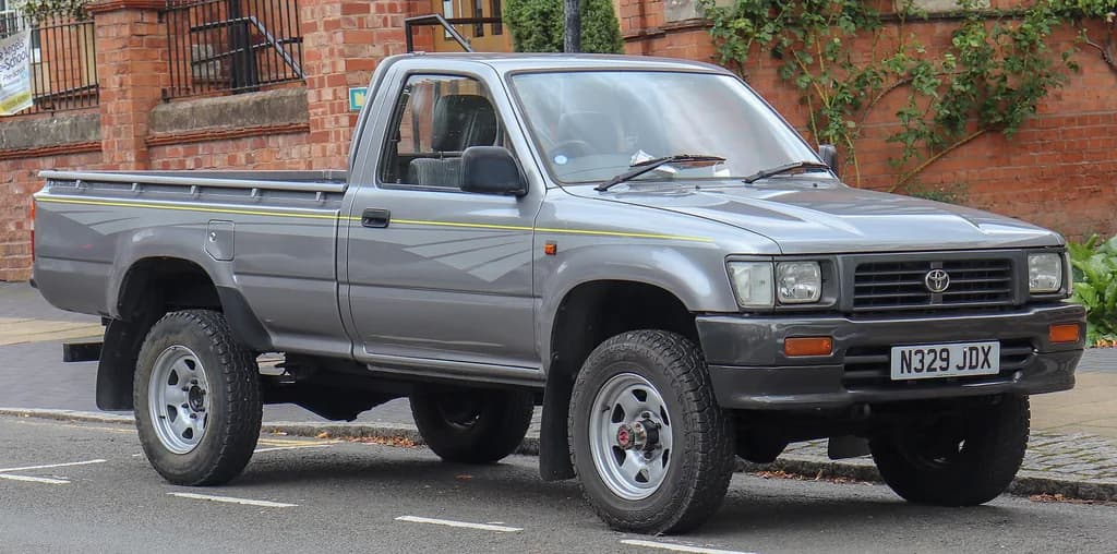 Toyota Hilux 1995 | Vauxford | CC BY-SA 4.0 | commons.wikimedia.org