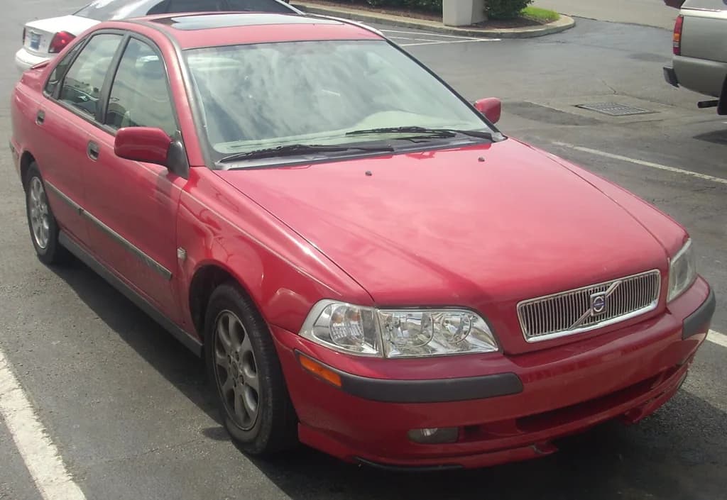 Volvo S40 2000 | Bull-Doser | Public domain | commons.wikimedia.org