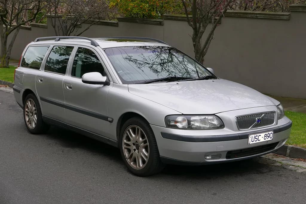 Volvo V70 2001 | OSX | Public domain | commons.wikimedia.org