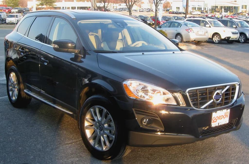 Volvo XC 2010 | IFCAR | Public domain | commons.wikimedia.org